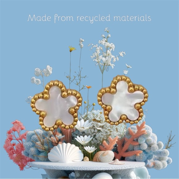 NWOT Clover  Five Petal Flower Earring Studs Made of Mother of Pearl and 18K GP - Picture 8 of 16